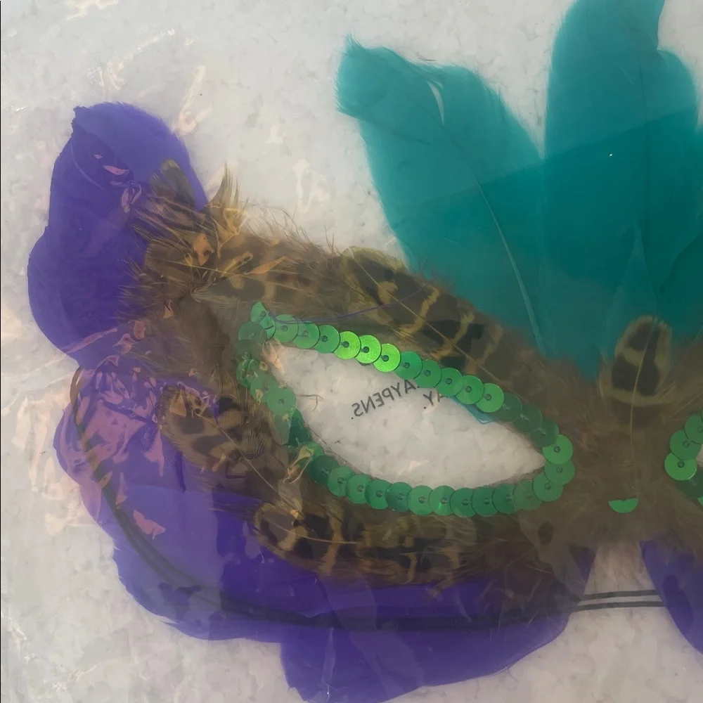 Feathered sequin Masquerade Mask Halloween cosplay theater costume party nwts